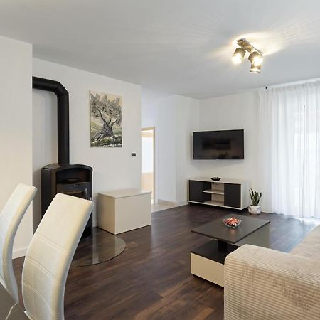 Apartment Larissa By Rent Istria Višnjan Εξωτερικό φωτογραφία